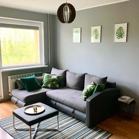 Quiet And Comfortable With Parking For A For Two, One Or A Couple Guests With A Child *