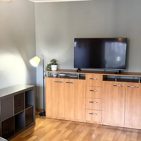 Quiet And Comfortable With Parking For A For Two, One Or A Couple Guests With A Child 公寓