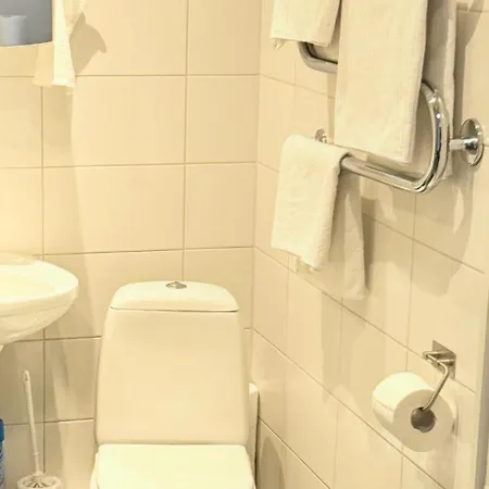 公寓 Quiet And Comfortable With Parking For A For Two, One Or A Couple Guests With A Child