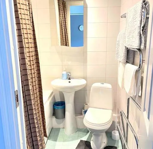 Appartement Quiet And Comfortable With Parking For A For Two, One Or A Couple Guests With A Child *