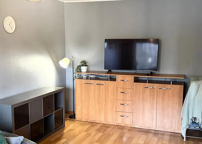 Quiet And Comfortable With Parking For A For Two, One Or A Couple Guests With A Child Appartement