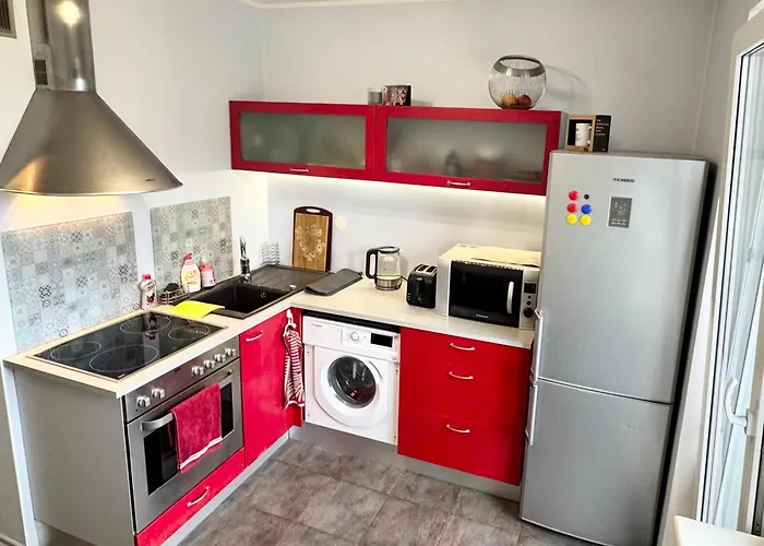 Quiet And Comfortable With Parking For A For Two, One Or A Couple Guests With A Child * Tallinn